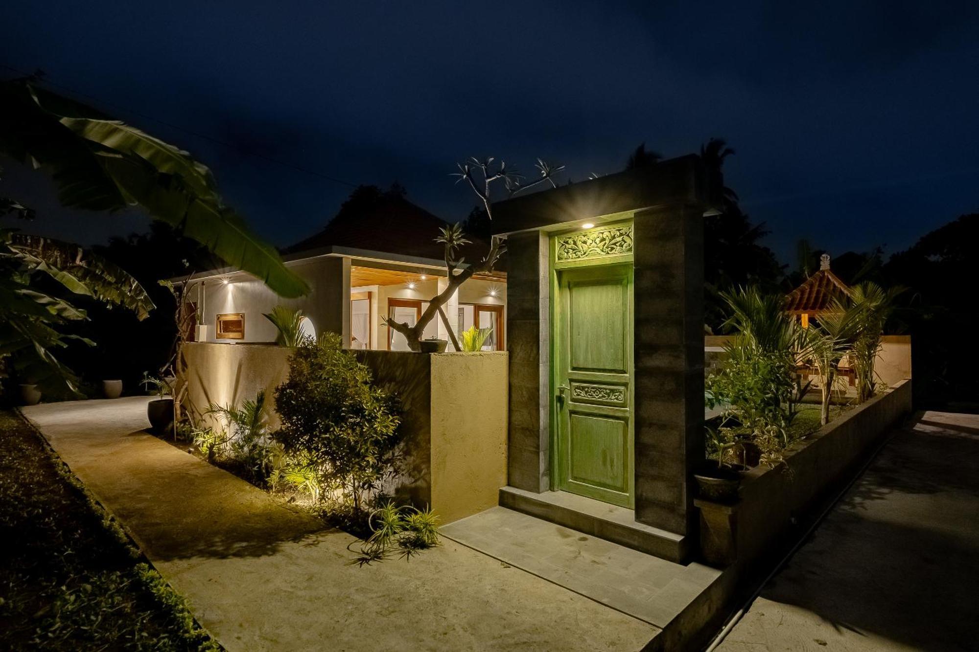 Suarga Loka Ubud Villa Экстерьер фото